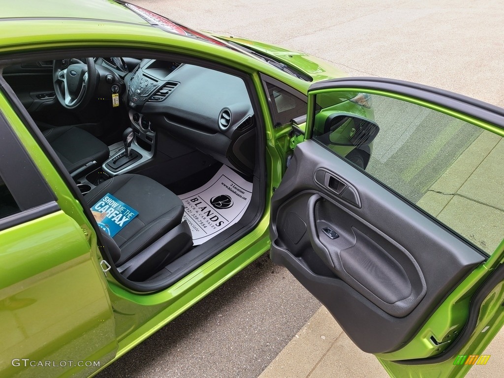 2019 Fiesta SE Sedan - Outrageous Green / Charcoal Black photo #32