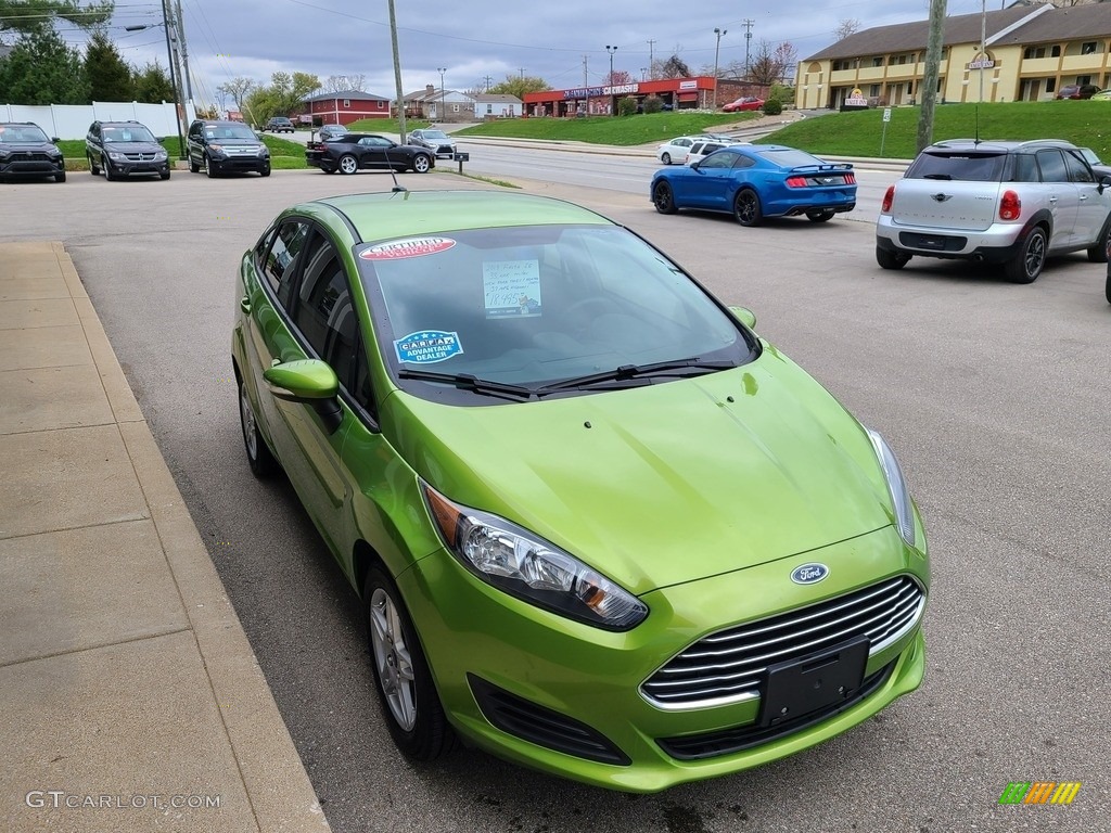 2019 Fiesta SE Sedan - Outrageous Green / Charcoal Black photo #36