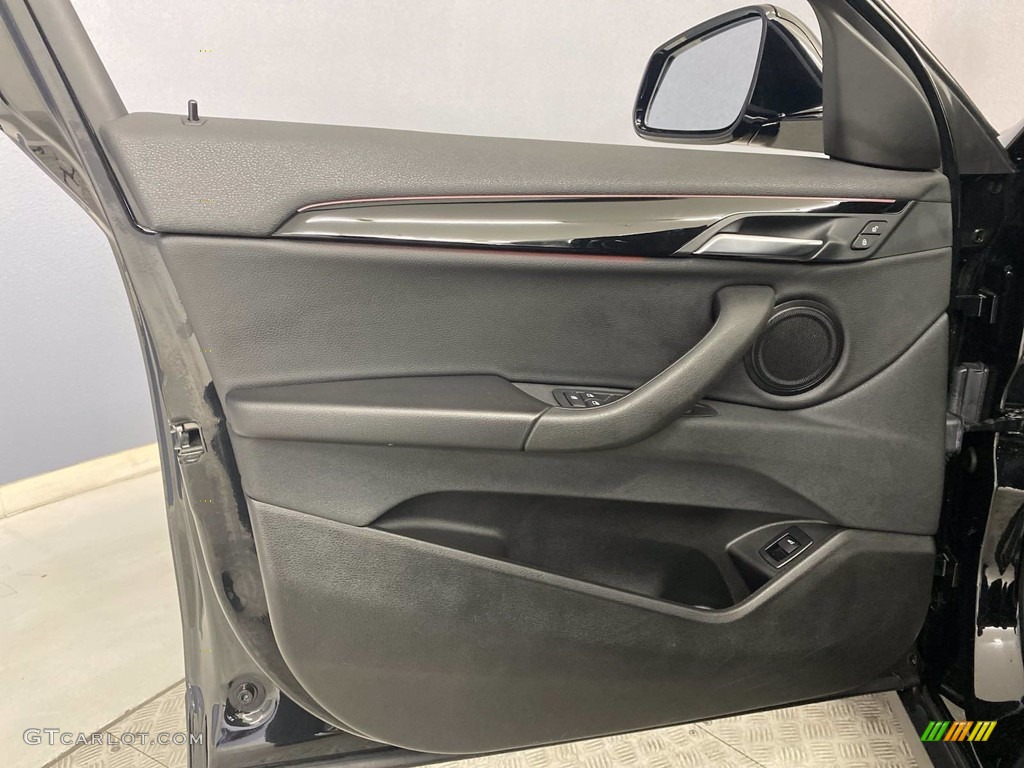 2018 X2 xDrive28i - Jet Black / Black photo #12