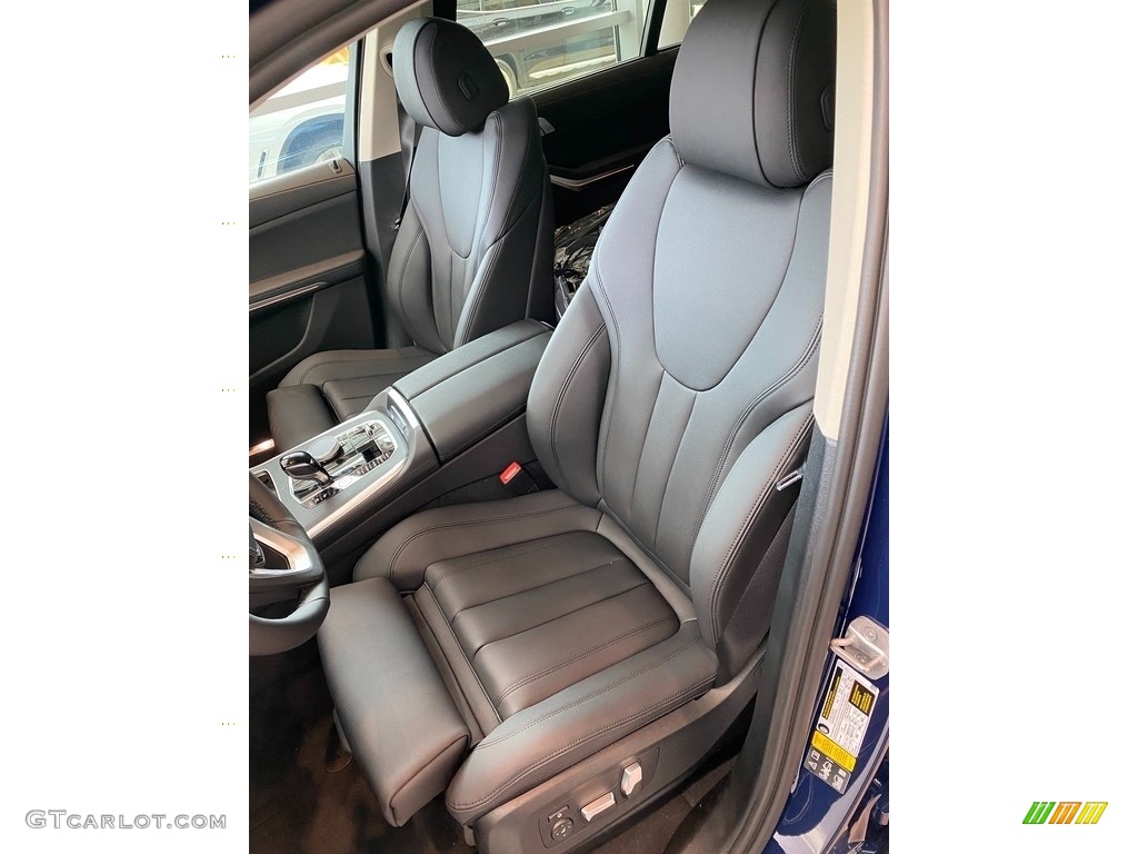 2022 BMW X7 xDrive40i Front Seat Photo #144119307