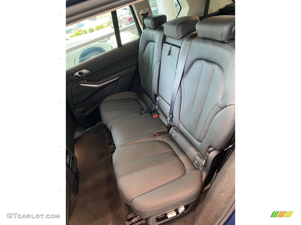 2022 BMW X7 xDrive40i Rear Seat Photo #144119325