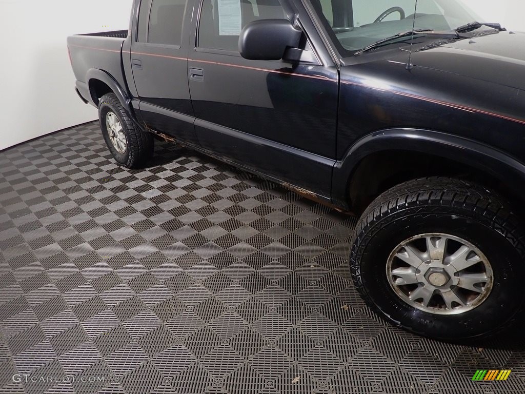 2002 Sonoma SLS Crew Cab 4x4 - Onyx Black / Graphite photo #3