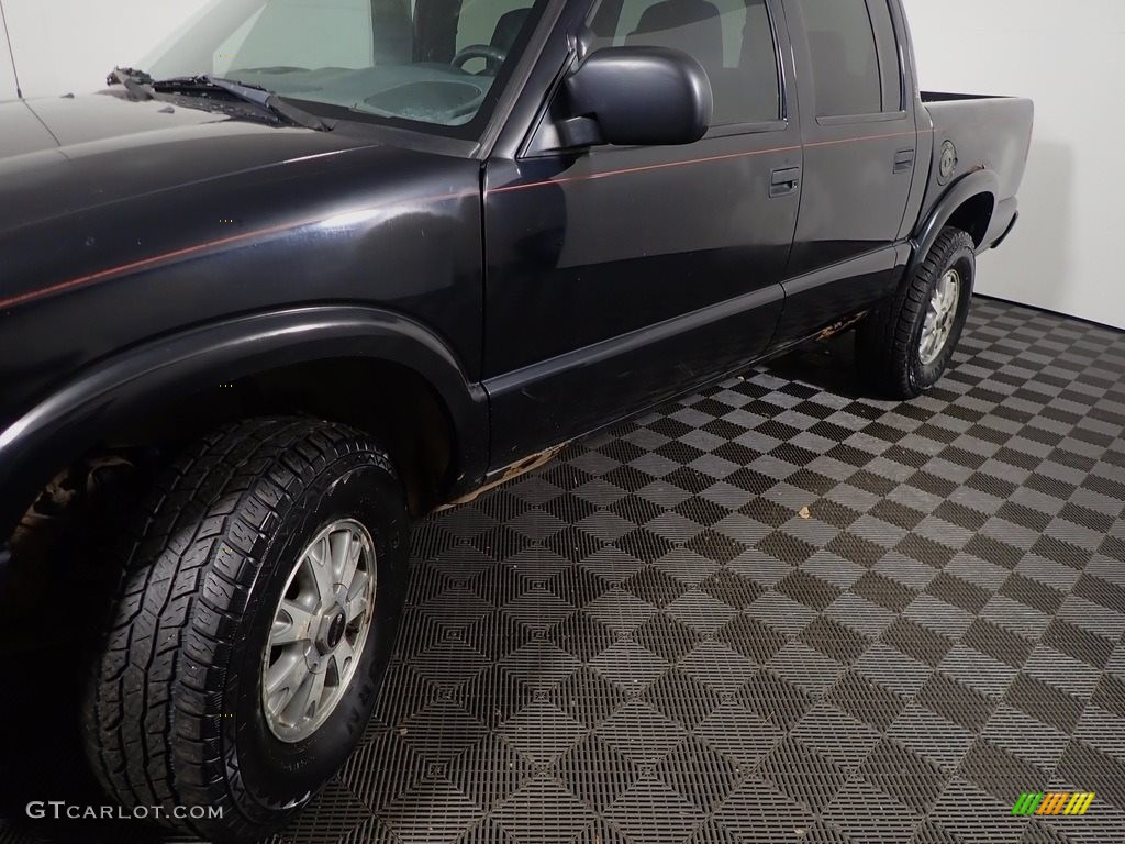 2002 Sonoma SLS Crew Cab 4x4 - Onyx Black / Graphite photo #9