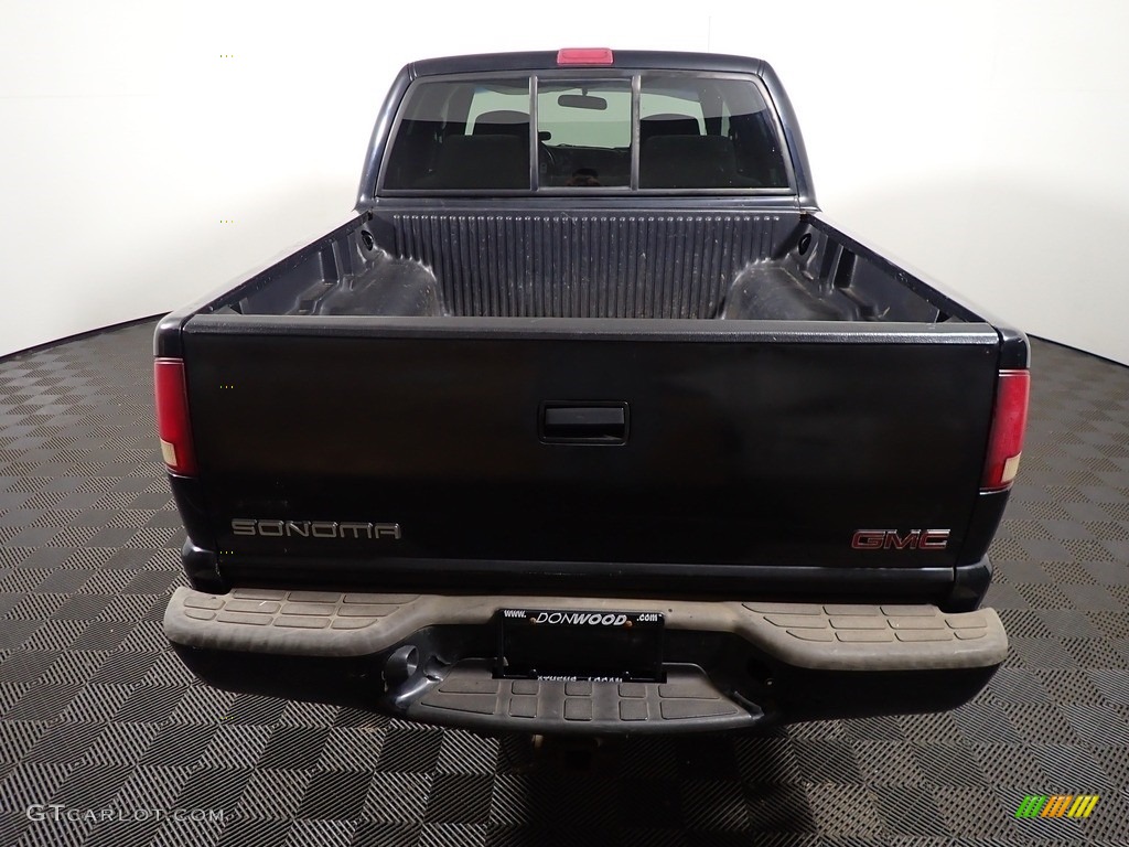 2002 Sonoma SLS Crew Cab 4x4 - Onyx Black / Graphite photo #11