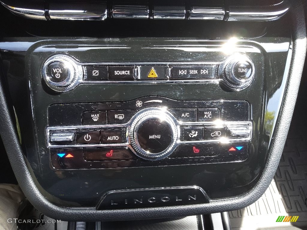 2021 Lincoln Corsair Standard AWD Controls Photos