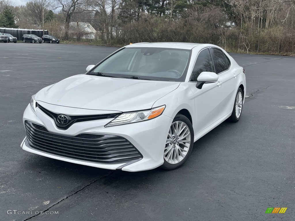 2019 Camry XLE - Super White / Black photo #1