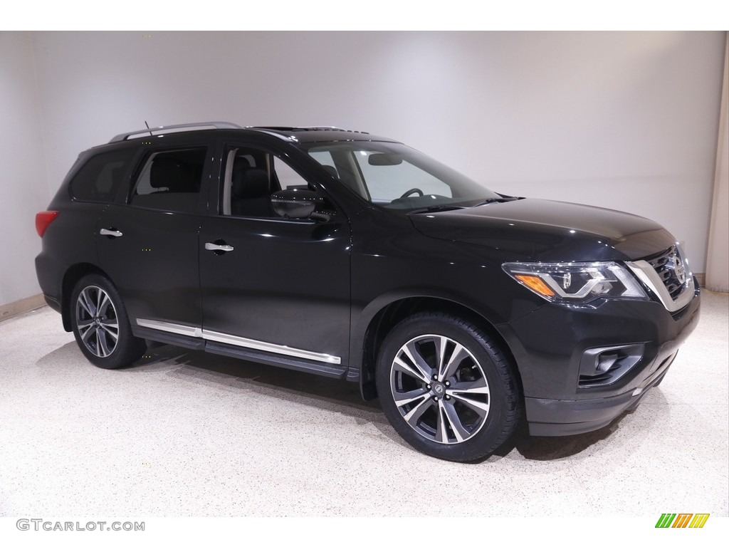 2017 Pathfinder Platinum 4x4 - Magnetic Black / Charcoal photo #1