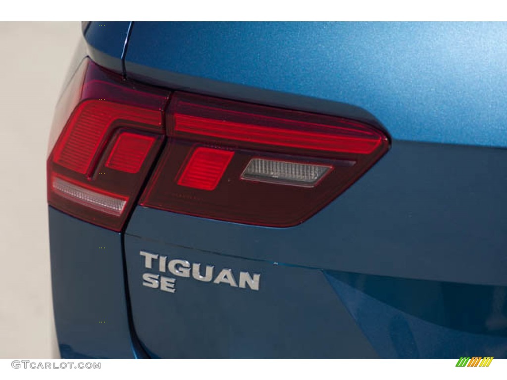 2018 Volkswagen Tiguan SE Marks and Logos Photo #144126908