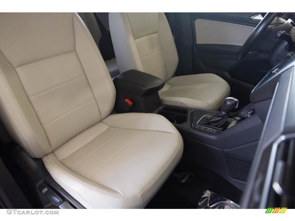 2018 Volkswagen Tiguan SE Front Seat Photos