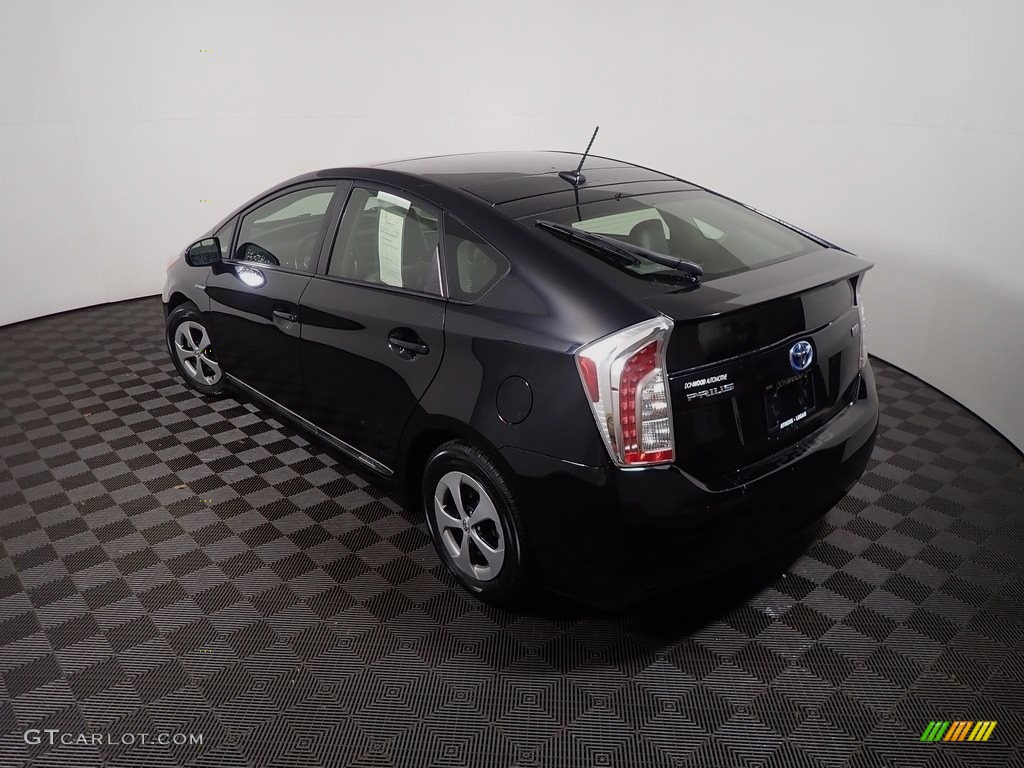 2013 Prius Four Hybrid - Black / Dark Gray photo #13