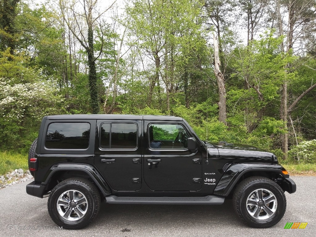 Black 2022 Jeep Wrangler Unlimited Sahara 4x4 Exterior Photo #144127379