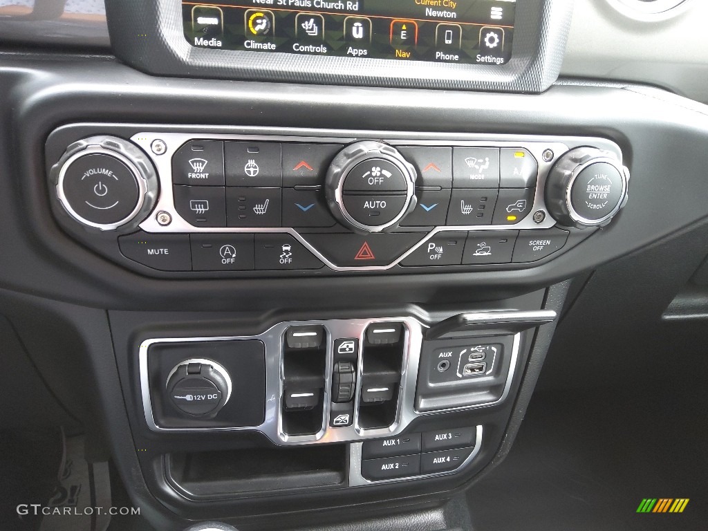 2022 Jeep Wrangler Unlimited Sahara 4x4 Controls Photo #144127967