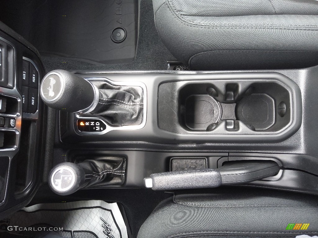 2022 Jeep Wrangler Unlimited Sahara 4x4 8 Speed Automatic Transmission Photo #144127991