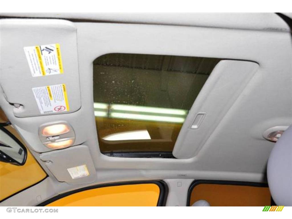 2004 VUE Red Line AWD - Electric Lime / Gray photo #11