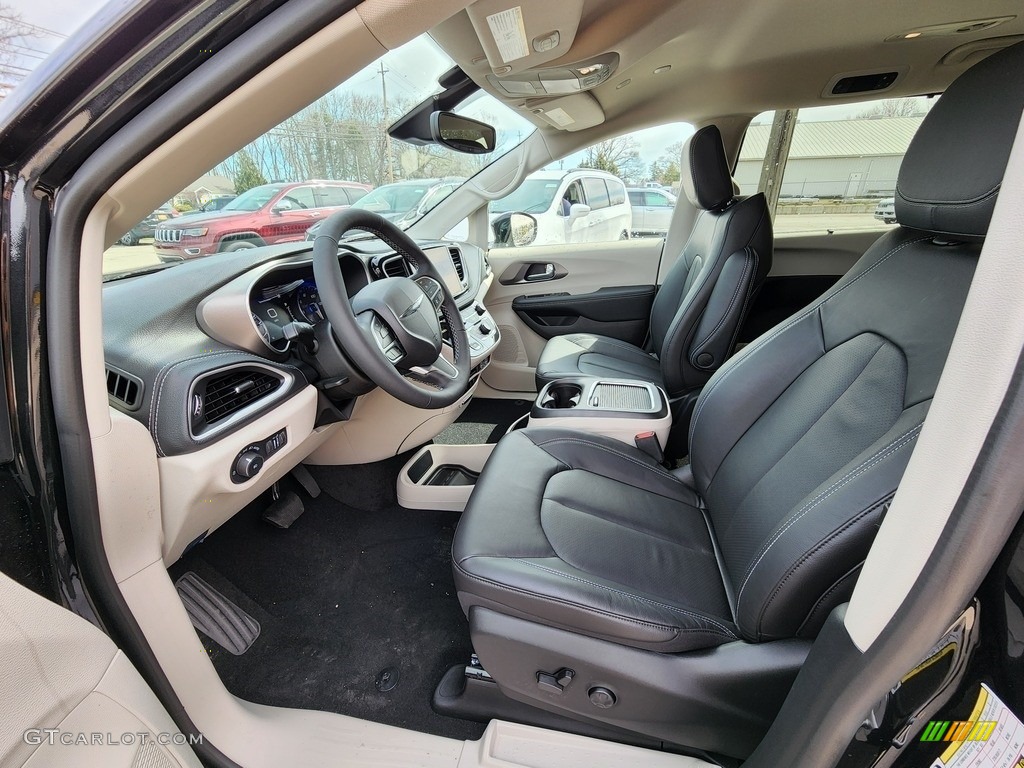 Black/Alloy Interior 2022 Chrysler Pacifica Touring L Photo #144136171