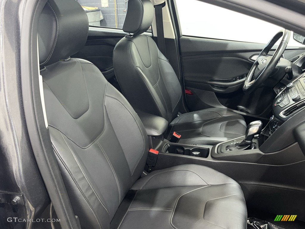 2015 Focus SE Sedan - Magnetic Metallic / Charcoal Black photo #25