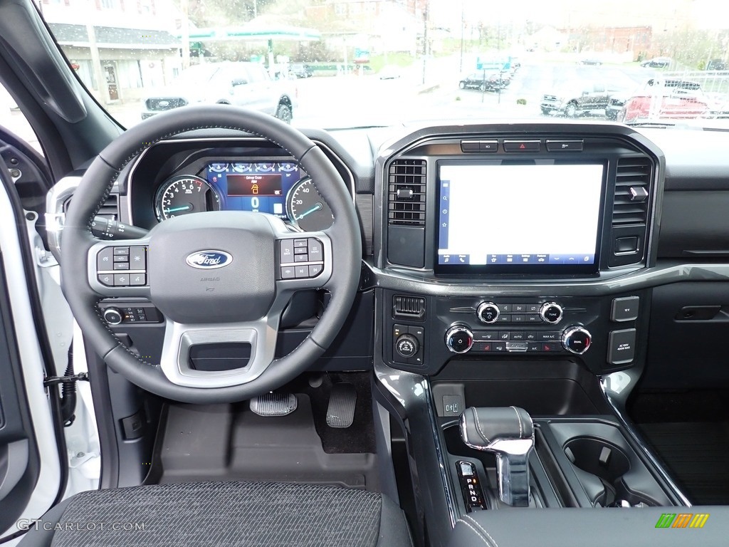 2022 Ford F150 XLT SuperCrew 4x4 Black Steering Wheel Photo #144139282