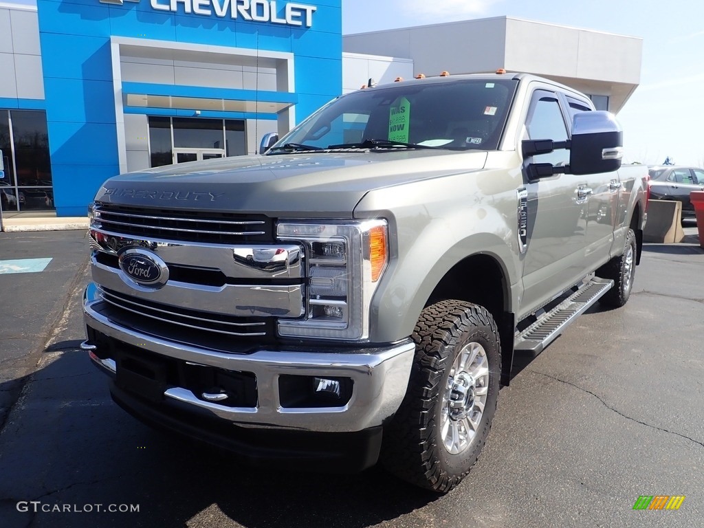 2019 F250 Super Duty Lariat Crew Cab 4x4 - Silver Spruce / Black photo #2