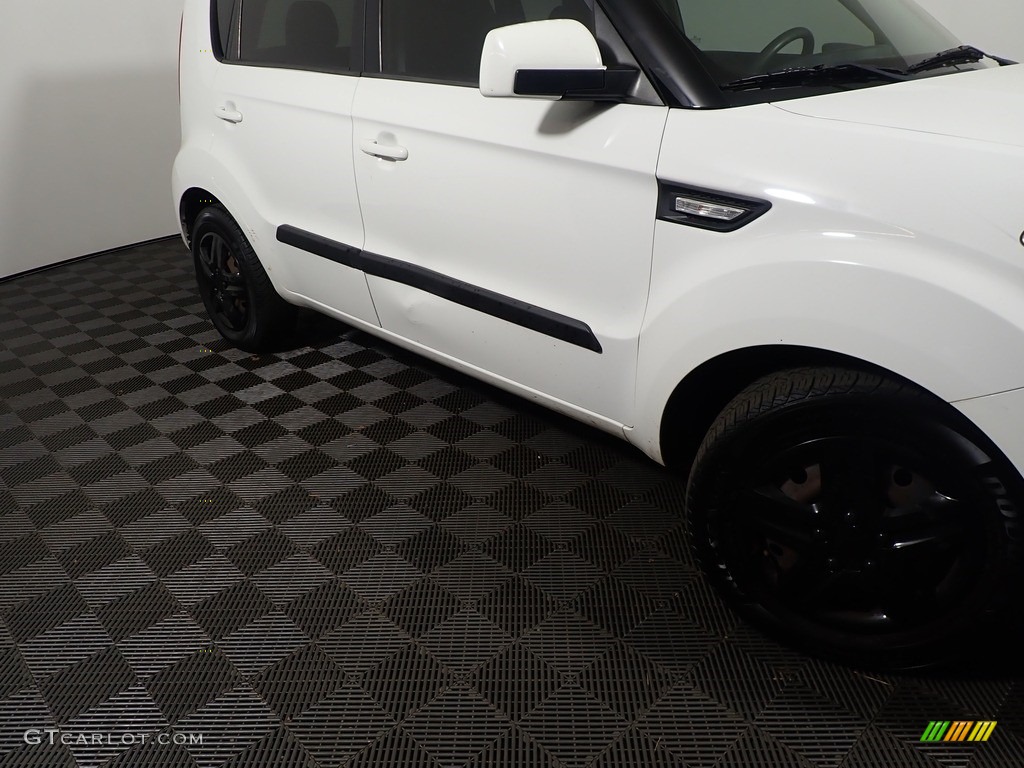 2012 Soul 1.6 - Clear White / Black Cloth photo #3
