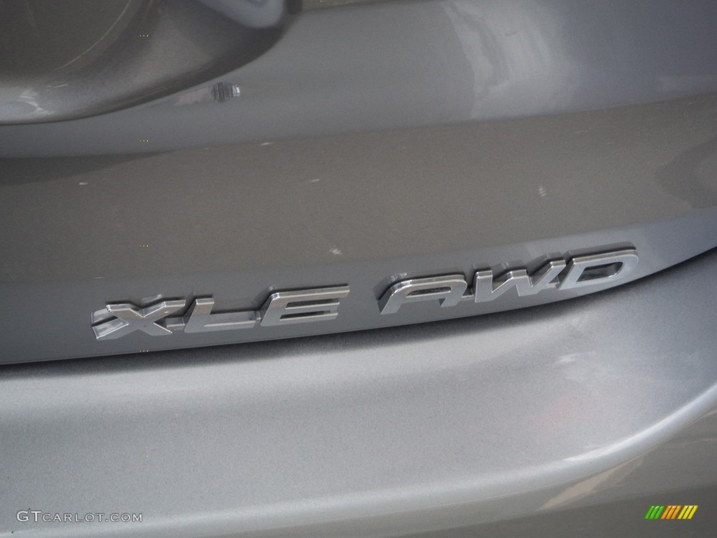 2021 Highlander XLE AWD - Celestial Silver Metallic / Black photo #10