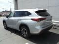 2021 Celestial Silver Metallic Toyota Highlander XLE AWD  photo #11