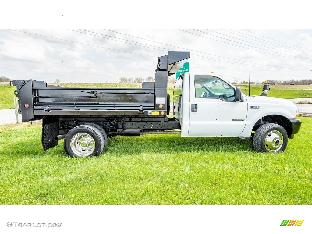 2002 F550 Super Duty XL Regular Cab 4x4 Dump Truck - Oxford White / Medium Graphite photo #3