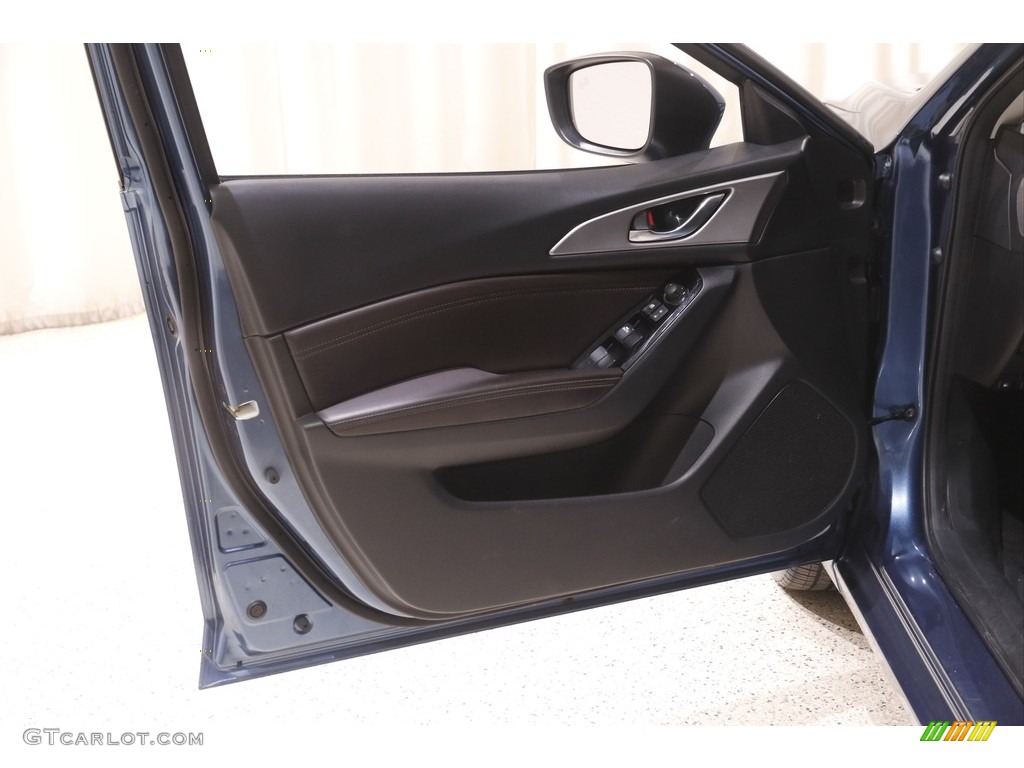 2018 MAZDA3 Touring 5 Door - Eternal Blue Mica / Black photo #4