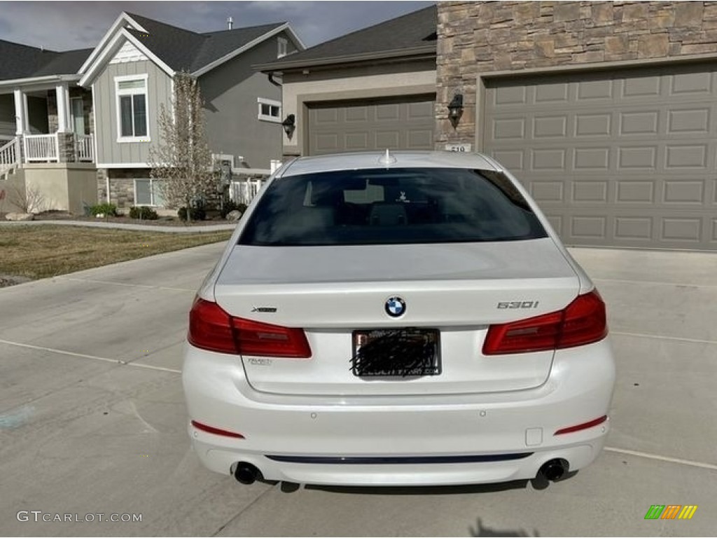 2018 5 Series 530i xDrive Sedan - Mineral White Metallic / Black photo #10