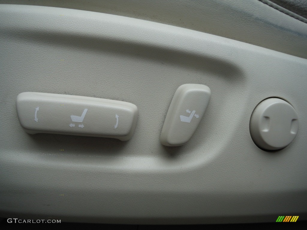 2016 Lexus GX 460 Premium Controls Photo #144156268