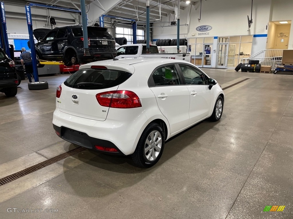 2013 Rio EX 5-Door - Clear White / Black photo #6