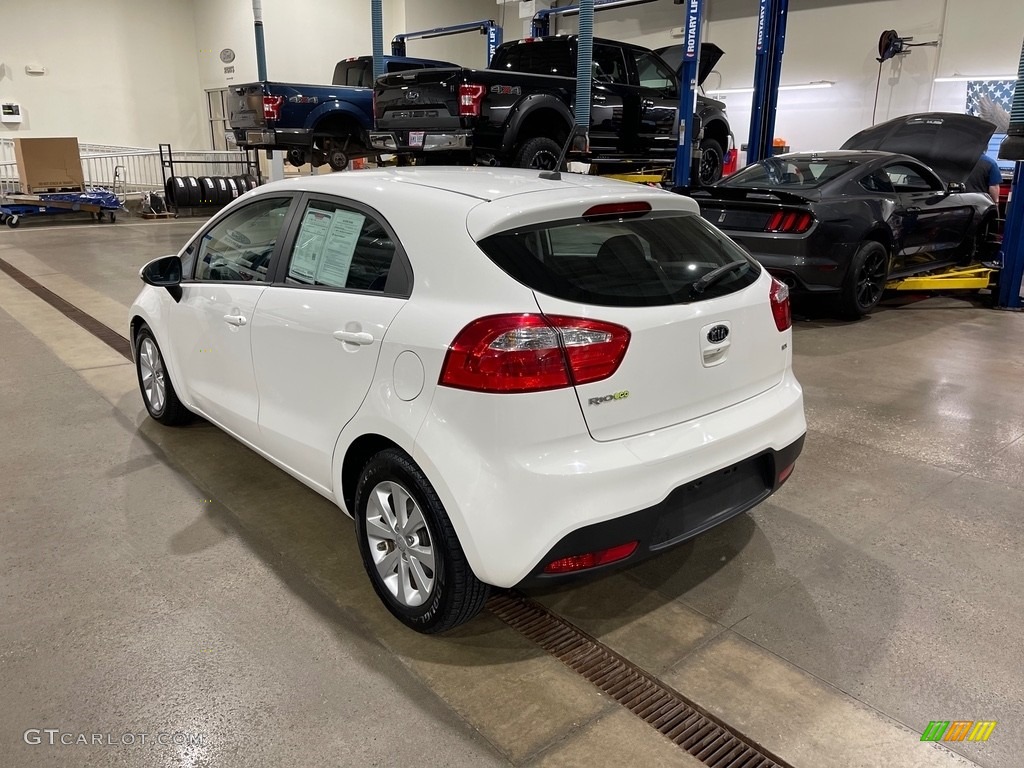 2013 Rio EX 5-Door - Clear White / Black photo #7