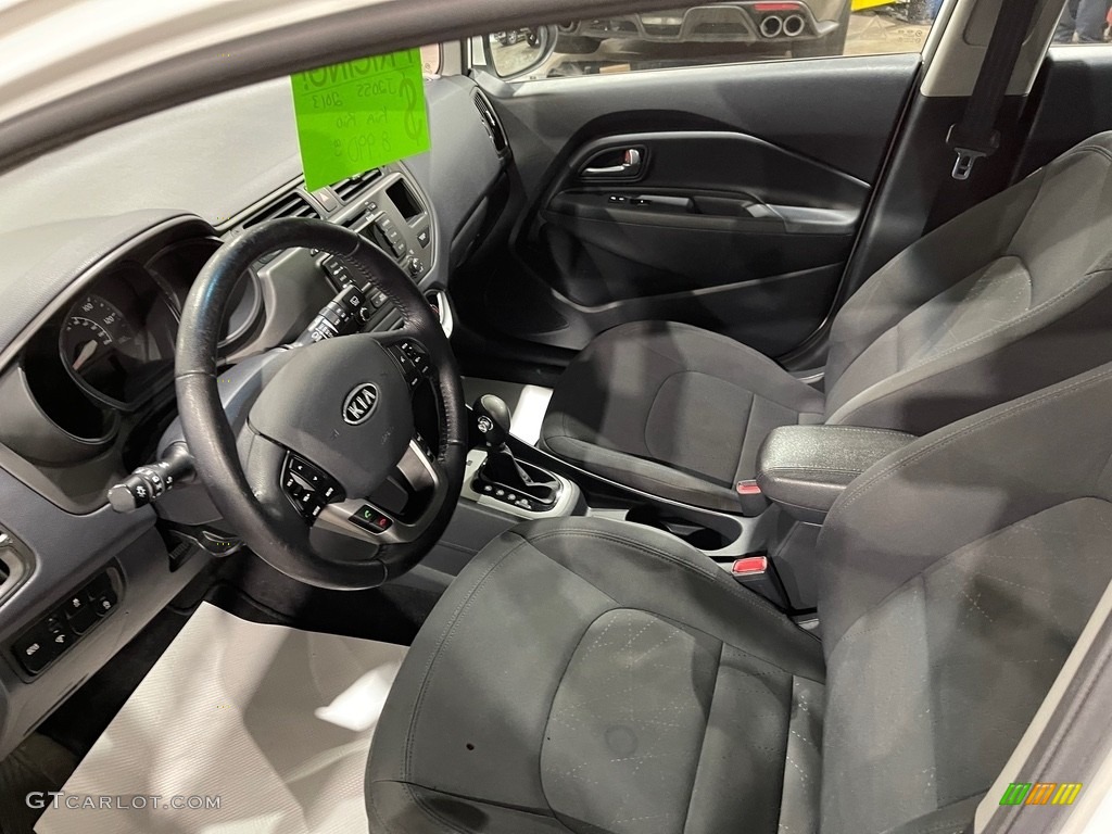 2013 Rio EX 5-Door - Clear White / Black photo #10