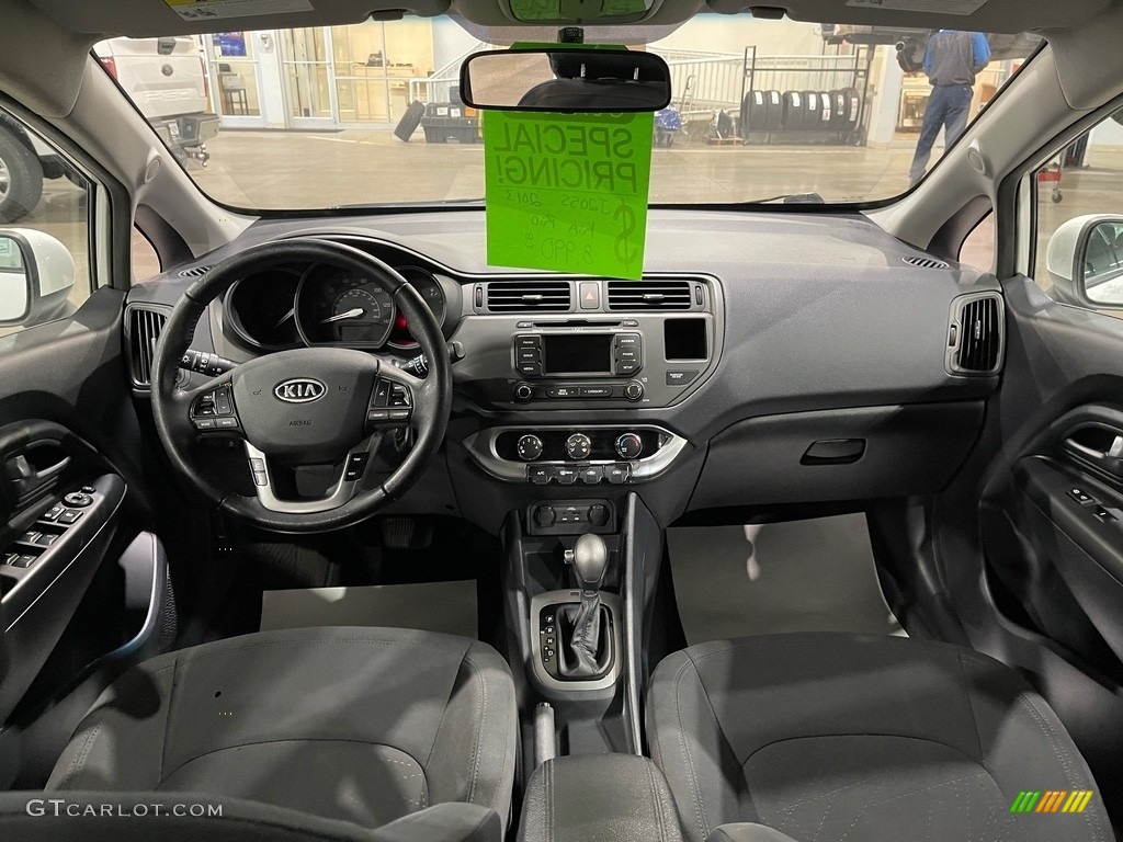 2013 Rio EX 5-Door - Clear White / Black photo #12