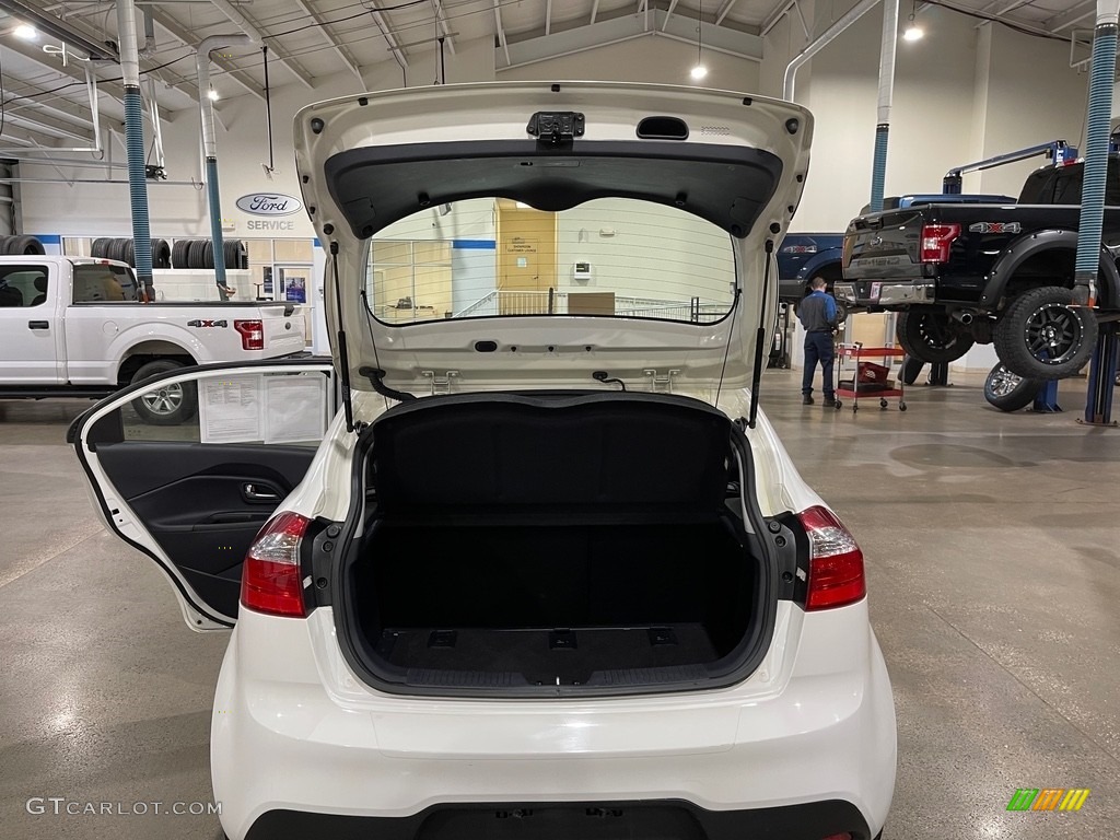2013 Rio EX 5-Door - Clear White / Black photo #15