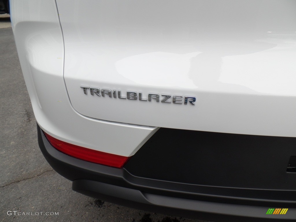 2022 TrailBlazer LS - Summit White / Jet Black/­Medium Ash Gray photo #12