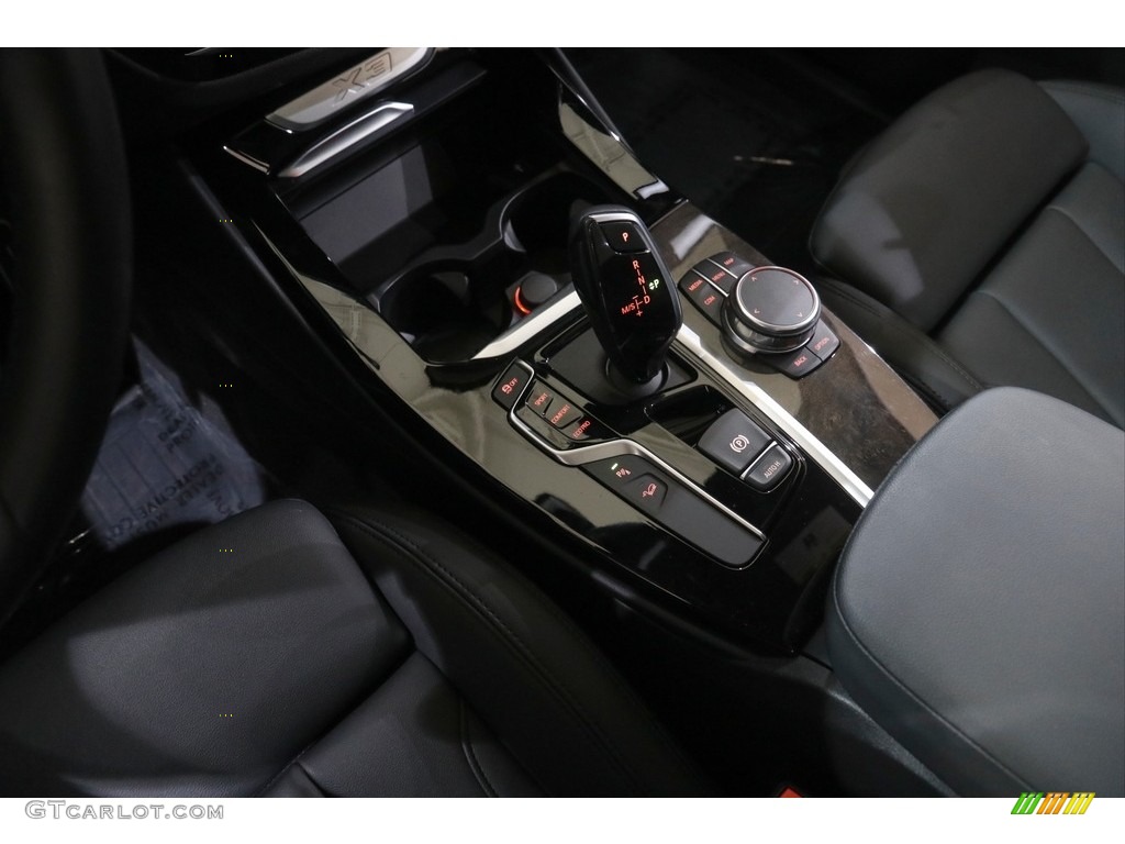 2018 X3 xDrive30i - Carbon Black Metallic / Black photo #15