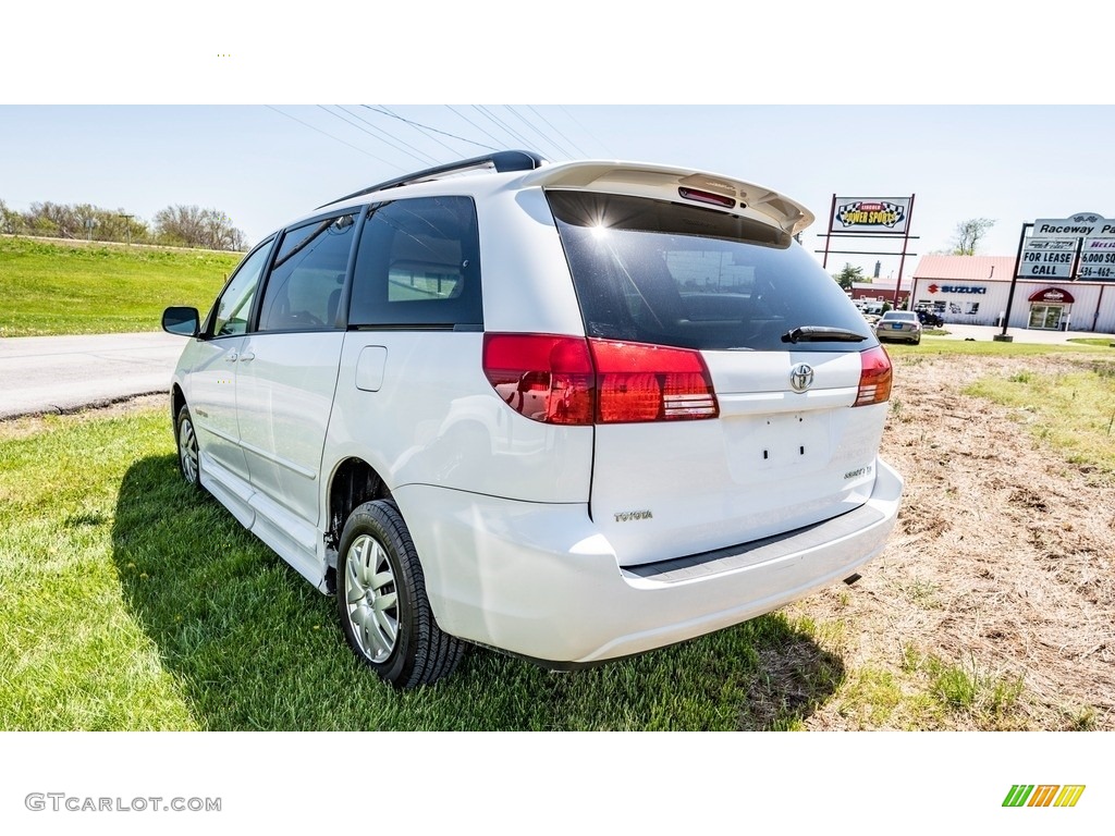 2005 Sienna LE - Natural White / Taupe photo #6