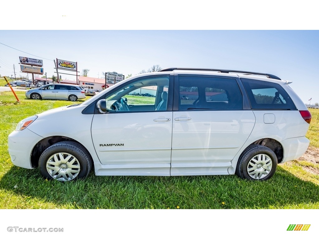 2005 Sienna LE - Natural White / Taupe photo #7