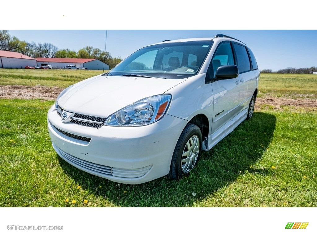 2005 Sienna LE - Natural White / Taupe photo #8