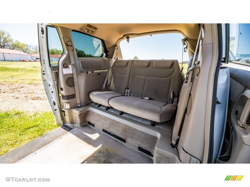 2005 Sienna LE - Natural White / Taupe photo #16
