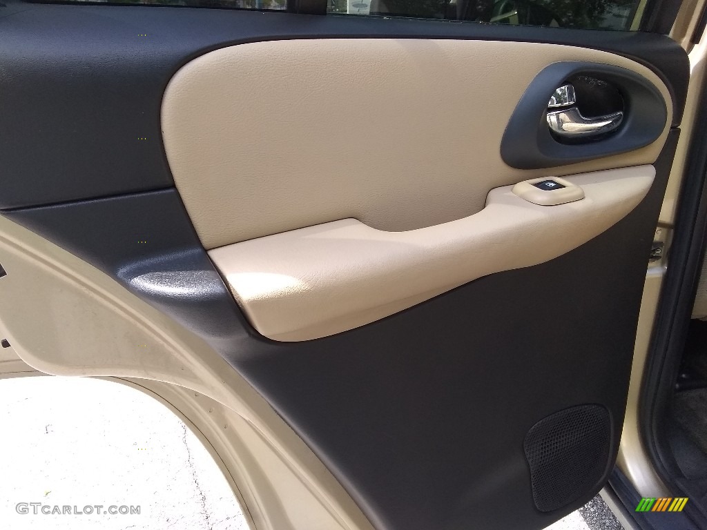 2005 TrailBlazer LS - Sandstone Metallic / Light Cashmere/Ebony photo #13