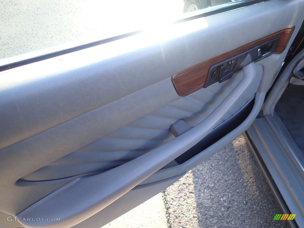 1990 Mercedes-Benz 420 SEL Sedan Gray Door Panel Photo #144171079