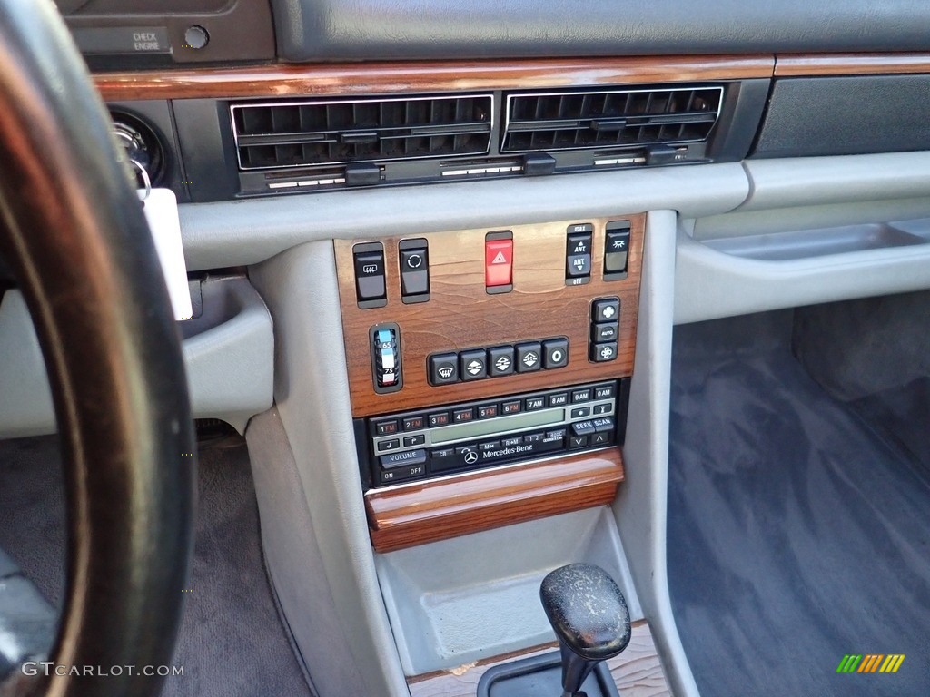 1990 Mercedes-Benz 420 SEL Sedan Controls Photos
