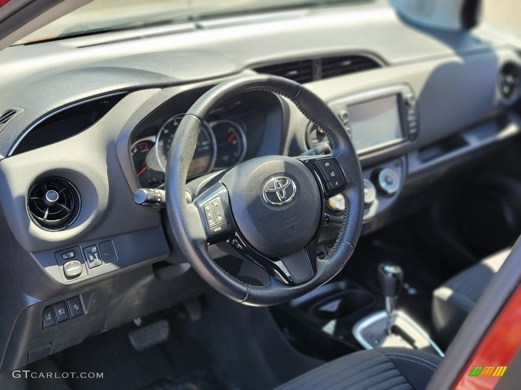 2018 Toyota Yaris 5-Door SE Front Seat Photos