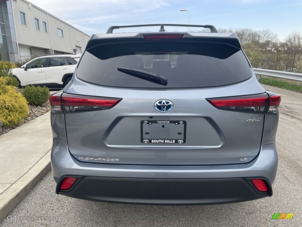 2022 Highlander Hybrid LE AWD - Moondust / Graphite photo #8
