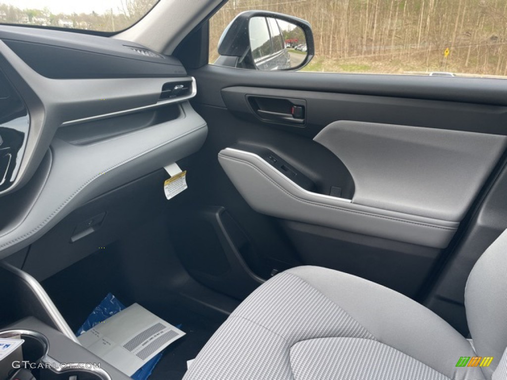 2022 Highlander Hybrid LE AWD - Moondust / Graphite photo #11