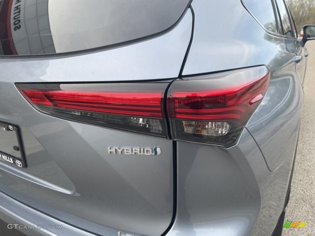 2022 Highlander Hybrid LE AWD - Moondust / Graphite photo #24