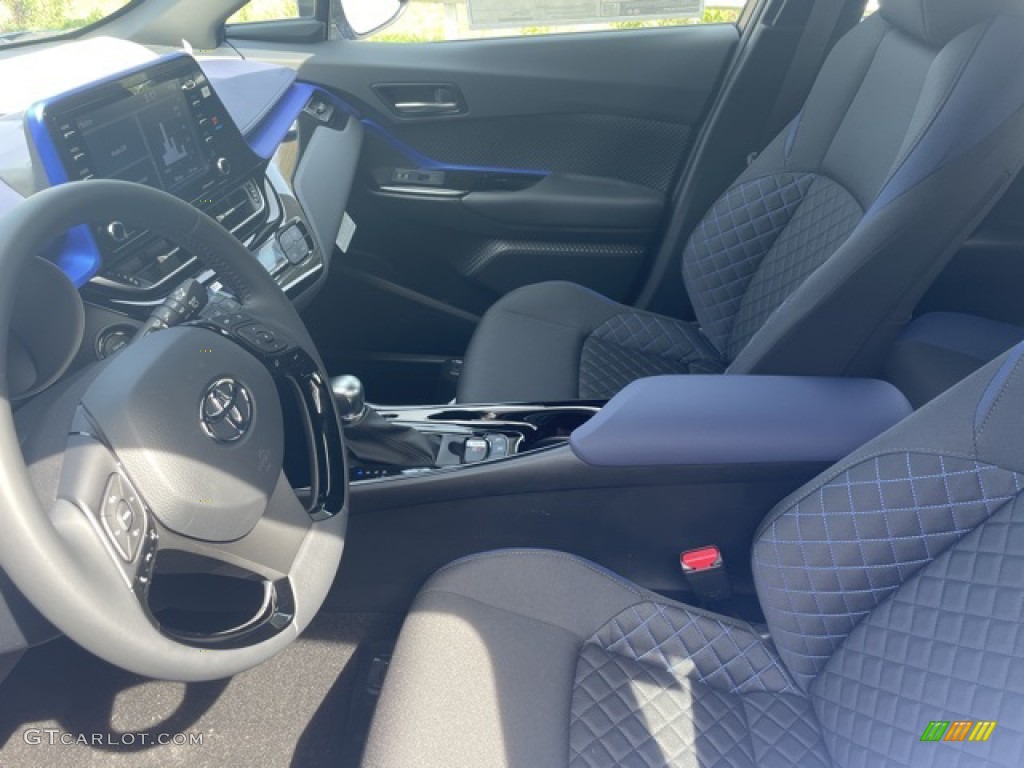 2022 Toyota C-HR XLE Front Seat Photos