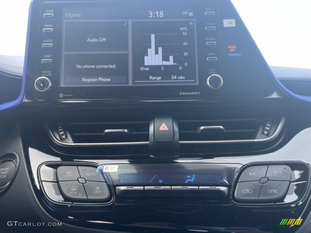 2022 Toyota C-HR XLE Controls Photos