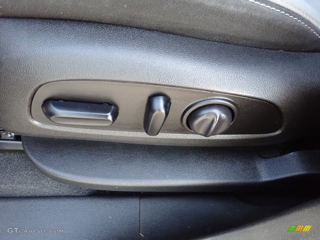 2019 Equinox LS - Storm Blue Metallic / Medium Ash Gray photo #25